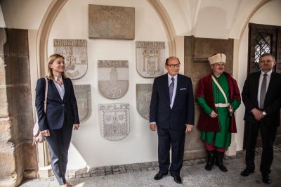 Delegacja ze Splitu pod arkadami rzeszowskiego Ratusza